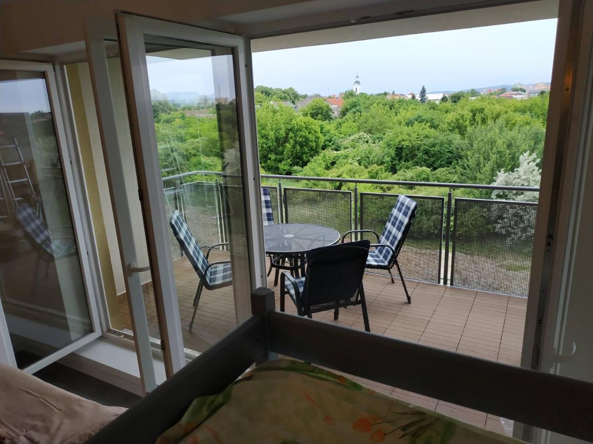 Apartman One To One Štúrovo Εξωτερικό φωτογραφία