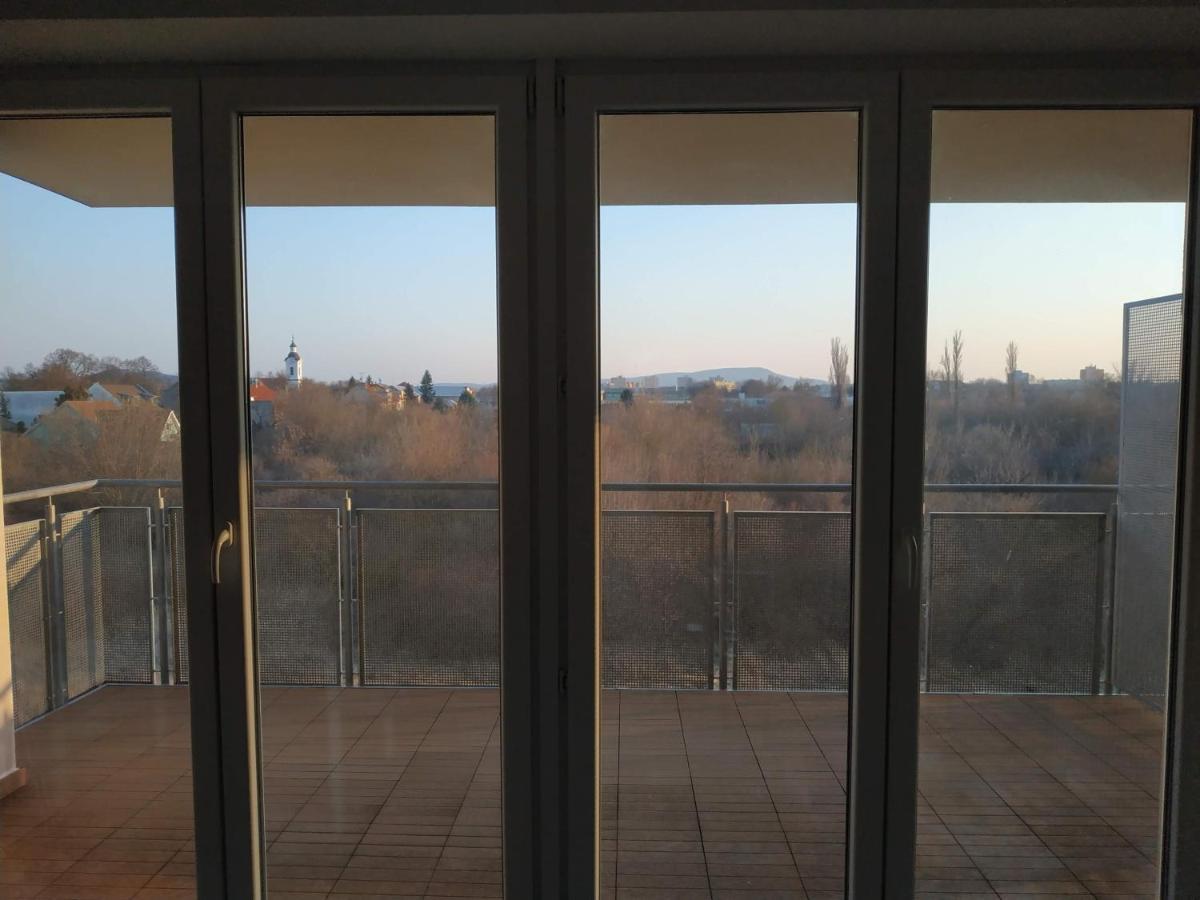 Apartman One To One Štúrovo Εξωτερικό φωτογραφία
